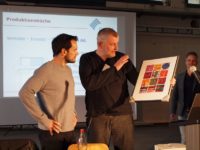 Übergabe Geschenk von Christian Violka an Steffen Henssler