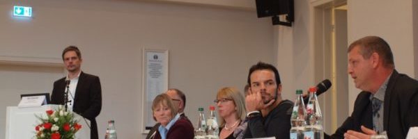Herr Drosten vom Integrationsamt Hamburg beantwortet Fragen zum Projekt