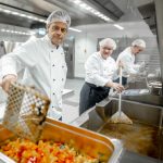 Aktion Mensch - 13.02.2019 - Rudi Cerne, Botschafter der Aktion Mensch, besucht die Küche des von Lecker hoch drei – Dinners för Kinners in Hamburg.