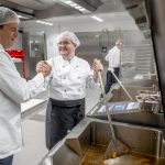 Aktion Mensch - 13.02.2019 - Rudi Cerne, Botschafter der Aktion Mensch, besucht die Küche des von Lecker hoch drei – Dinners för Kinners in Hamburg.