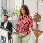 Brit Lemke begrüßte die Gäste in der Baakenallee. FOTO: VNW / Bertold Fabricius Brit Lemke begrüßte die Gäste in der Baakenallee. FOTO: VNW / Bertold Fabricius