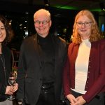 Gäste bei der Gala für Lecker³: zwei Frauen und ein Mann