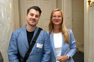 Tanno Brysinski vom Diakonischen Werk mit Natja Berg
