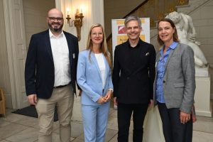 Vorstände der Pestalozzi-Stiftung Hamburg mit Sven Pieninck (Zeit für Zukunft - Mentoren für Kinder) und Landespastorin Annika Woydack