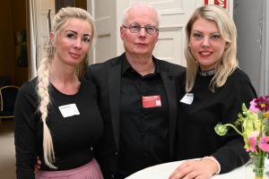 Daniela Rost mit Wolfhard F. Klatt (Verwaltungsratsvorsitz Pestalozzi-Stiftung Hamburg) und Arlena Steinmetz (Arlena sings)