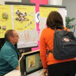 Die Kita Baumhaus (Eppendorf) präsentiert beim 'Markt der Möglichkeiten' auf der Abschlussveranstaltung in der Diakonie Hamburg, was die Kinder zum Thema Kinderrechte erarbeitet haben