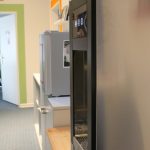 In der Geschäftsstelle in St. Georg steht ein Wasserspender im Stockwerk mit den 3 Besprechungsräumen (der „Etage der Toleranz“) In der Geschäftsstelle in St. Georg steht ein Wasserspender im Stockwerk mit den 3 Besprechungsräumen (der "Etage der Toleranz")