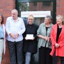 Britt Lemke und Christian Violka von der Pestalozzi-Stiftung Hamburg, Autorin Wiebe Bökemeier, Schirmherrin Petra Oelker und Ursula Wermke (Leiterin Fachbereich Inklusion und Zivilgesellschaft/Inklusionsbüro Hamburg) Britt Lemke und Christian Violka von der Pestalozzi-Stiftung Hamburg, Autorin Wiebe Bökemeier, Schirmherrin Petra Oelker und Ursula Wermke (Leiterin Fachbereich Inklusion und Zivilgesellschaft/Inklusionsbüro Hamburg)